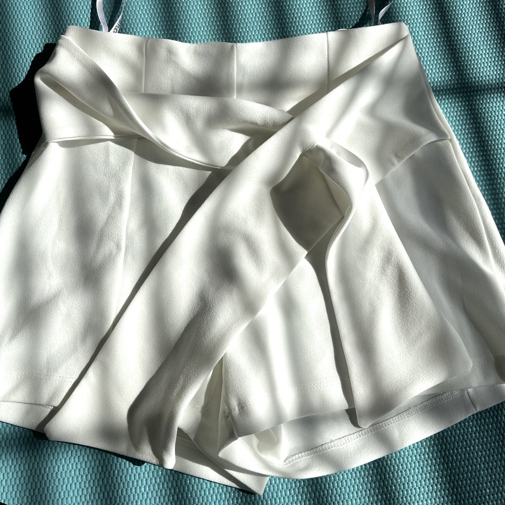 White high waisted short.